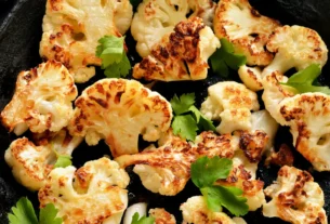 Prepare uma deliciosa couve-flor assada com páprica, azeite e temperos. Uma receita fácil, saudável e perfeita para acompanhar suas refeições!