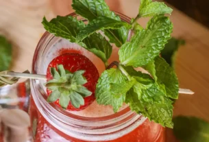 Suco Detox de Morango e Kiwi