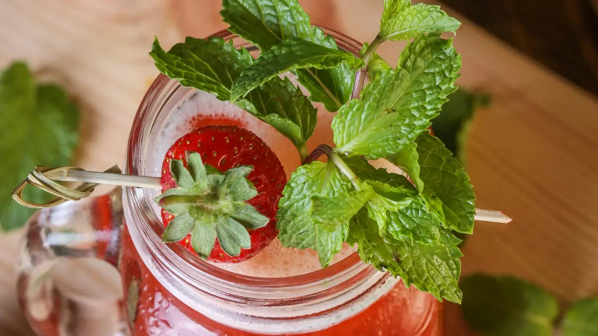 Suco Detox de Morango e Kiwi